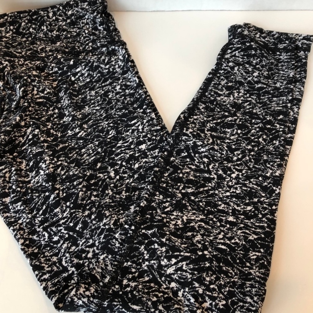 Lululemon leggings. Like new. Barely worn.